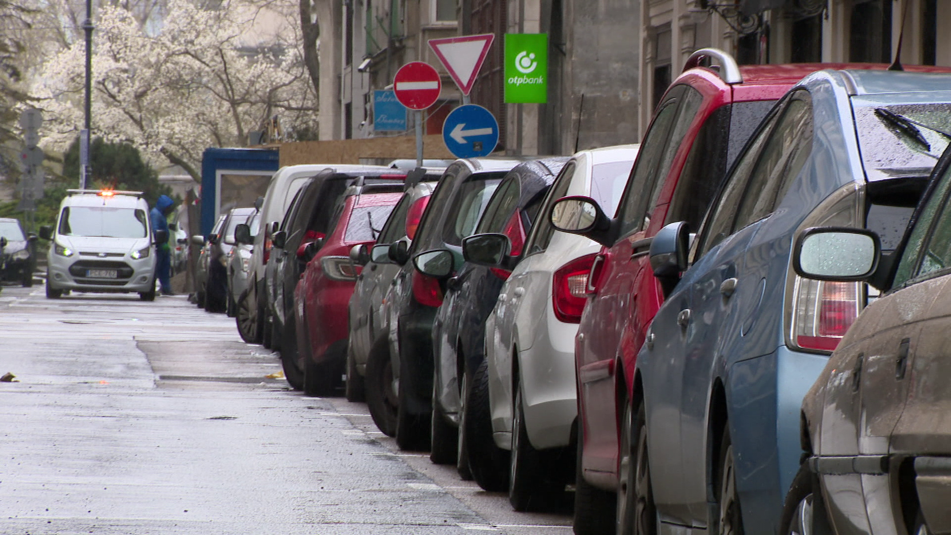 Megszűnhet az első autóra járó ingyenes parkolás Budapesten