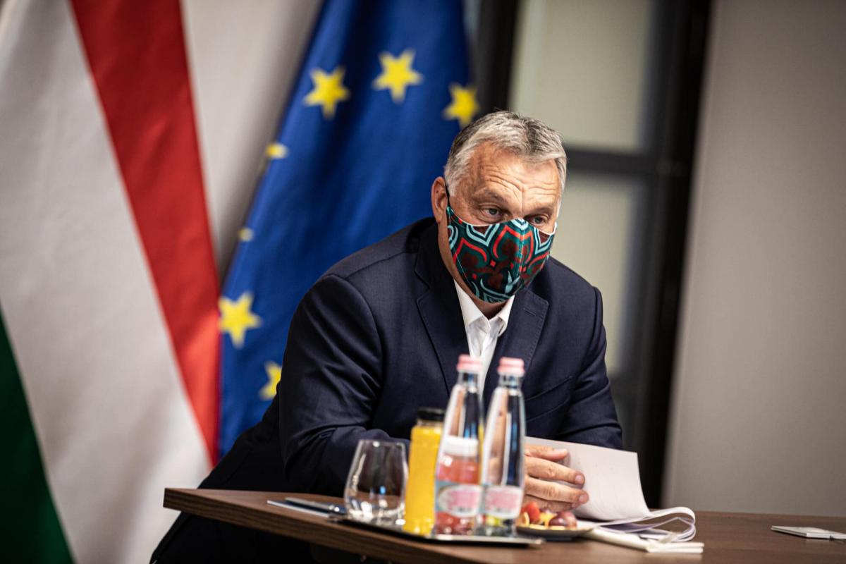 Orbán: Holnaptól kötelező lesz a maszkviselés a közterületeken is