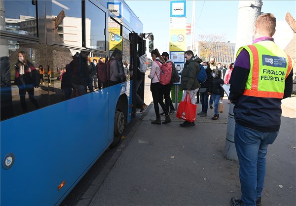 A következő két vasárnap pótlóbusz közlekedik a Lehel tér és Kőbánya-Kispest között 