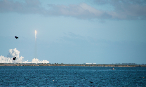 Megérkezett az űrállomásra a SpaceX első üzemszerű missziója