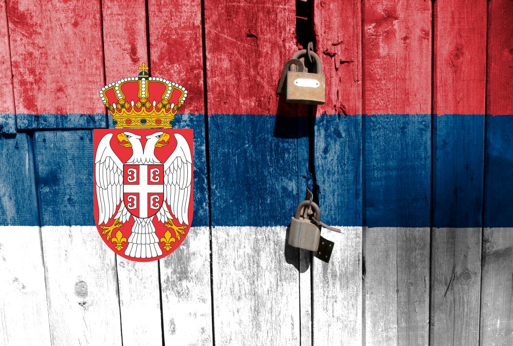 Szerbia hétvégi zárvatartást vezet be a vendéglátóhelyek számára