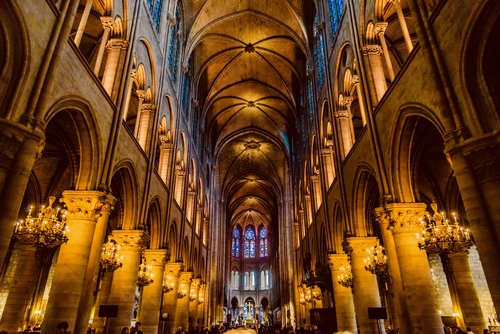 A Notre-Dame romos állapotban is betölti szerepét