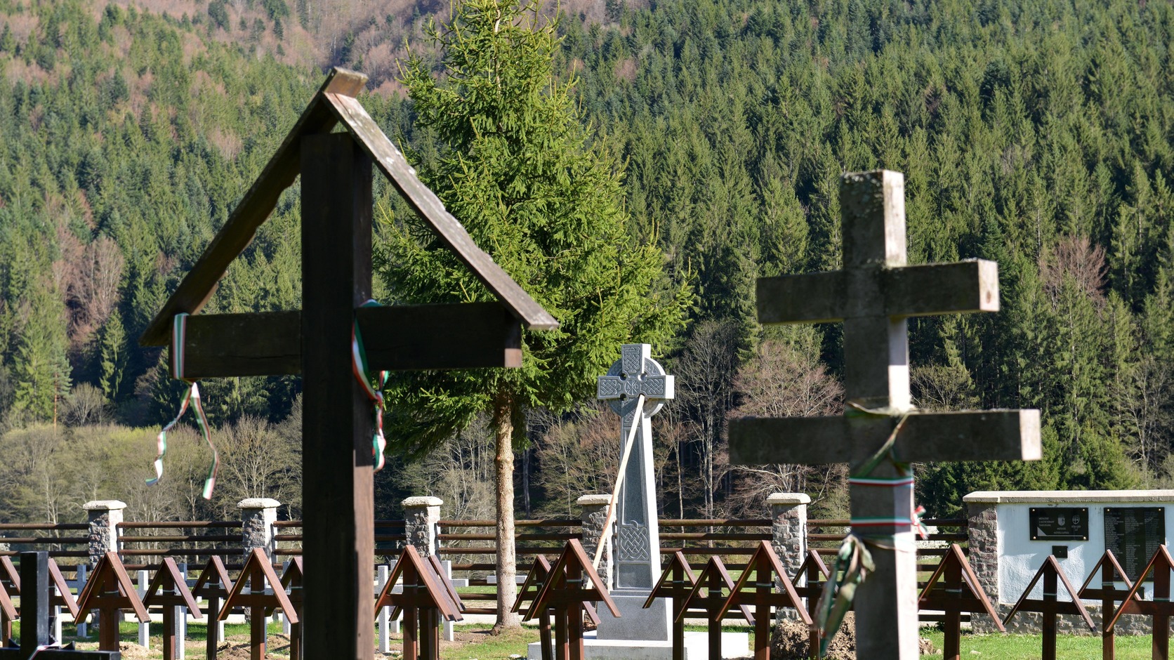 Folytatnia kell az ügyészségnek a tavaly nyári temetőfoglalás kivizsgálását