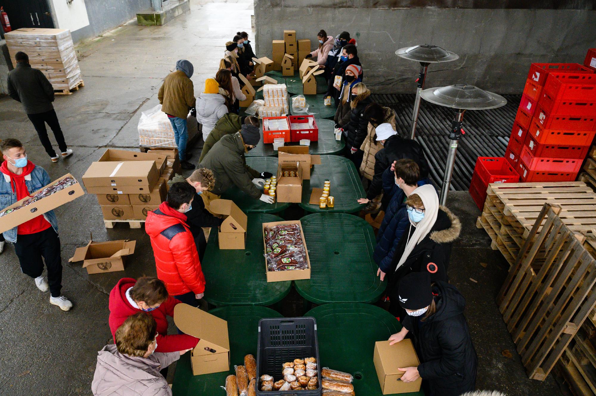 Tízezer élelmiszercsomag jut a nélkülözőkhöz az ünnepek alatt