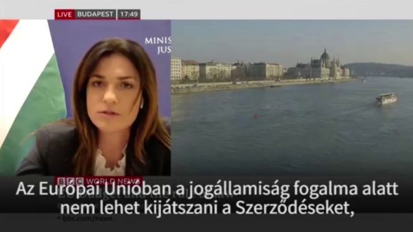 Ténybeli tévedésektől és vádaktól hemzsegő felvezetővel kezdte a BBC a Varga Judit-interjút