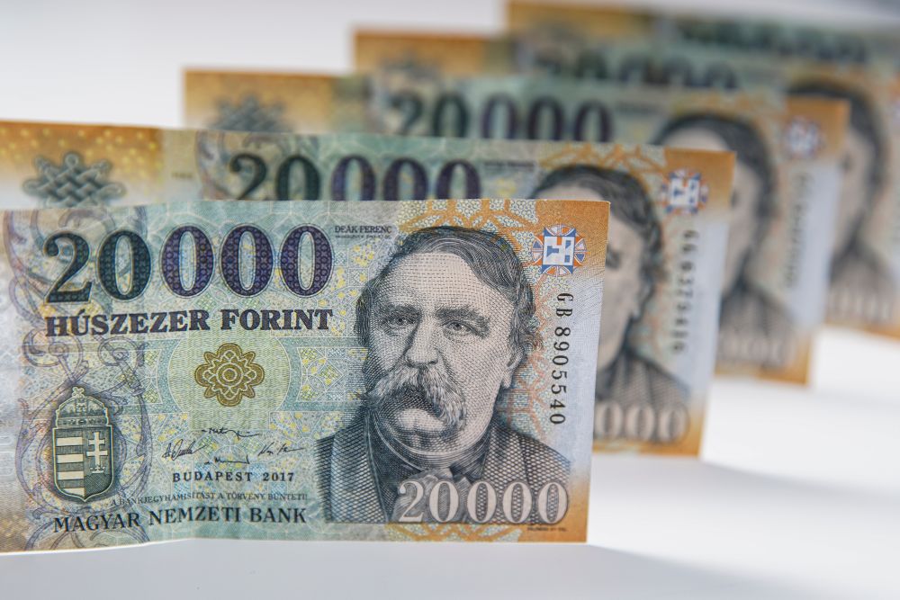 Idén még ingyenesen válthatók át a régi 20 000 forintos bankjegyek