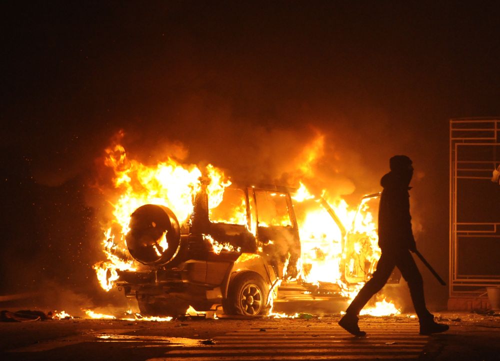 Molotov-koktél és felgyújtott autók szilveszterkor