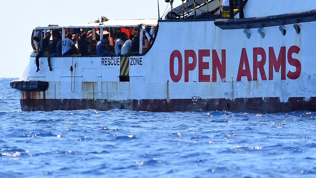Illegális migránsok tömegeit vette fedélzetére az Open Arms