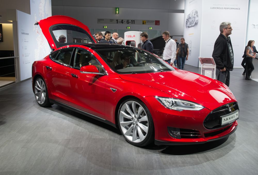 Közel félmillió autót adott el tavaly a Tesla