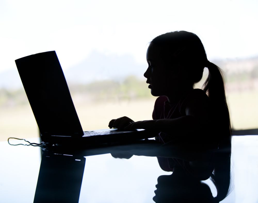 A gyermekek internetes zaklatása bármikor és bárhol megtörténhet