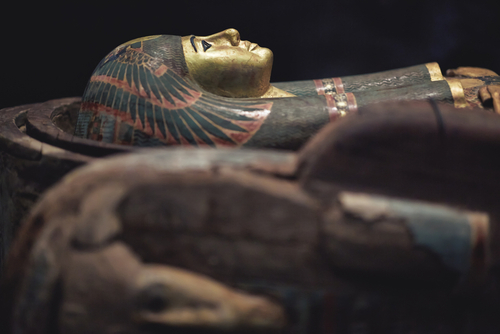 Több mint félszáz szarkofágot és egy halotti templomot fedeztek fel az egyiptomi Szakkarában