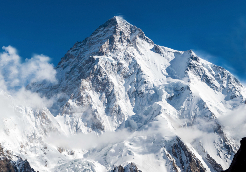 Szörnyethalt egy ismert spanyol hegymászó a világ második legmagasabb hegyén