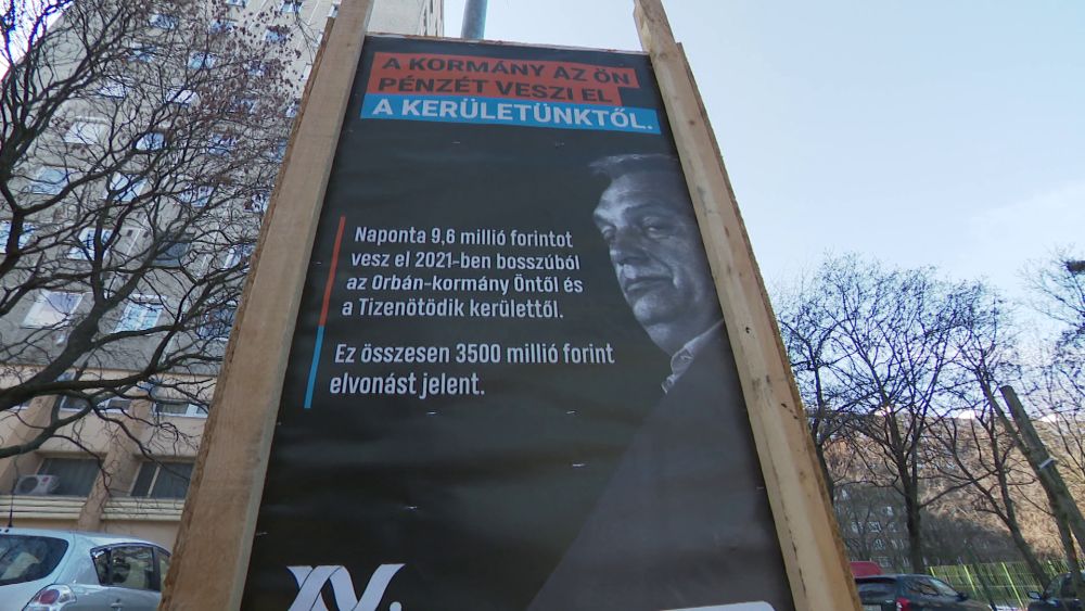 Városvezetés helyett plakátoltatnak a DK-s polgármesterek