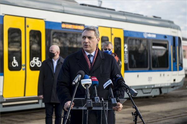 Lázár János: A vásárhelyi politikai vandálok sem tehetik tönkre a tram-traint