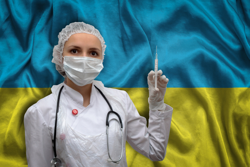 Ukrajnában csökkent a napi új fertőzöttek száma, Moszkva védőoltást szállított Donyeckbe