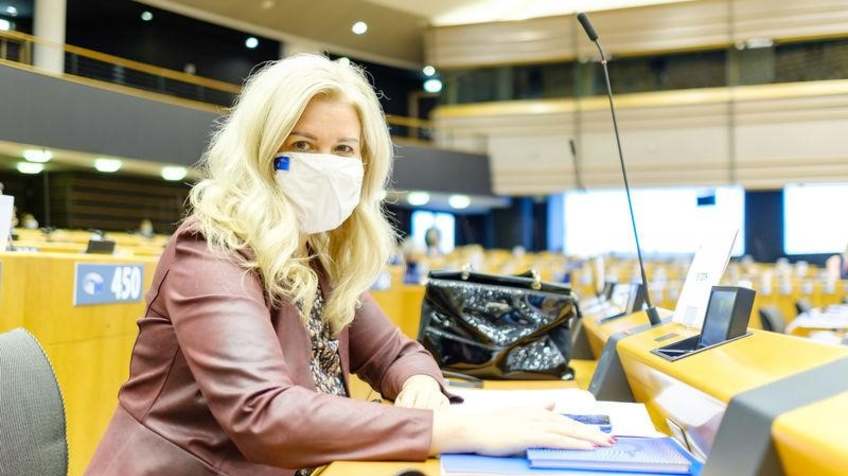 Az Európai Parlamentben is nő az érdeklődés a keleti vakcina iránt
