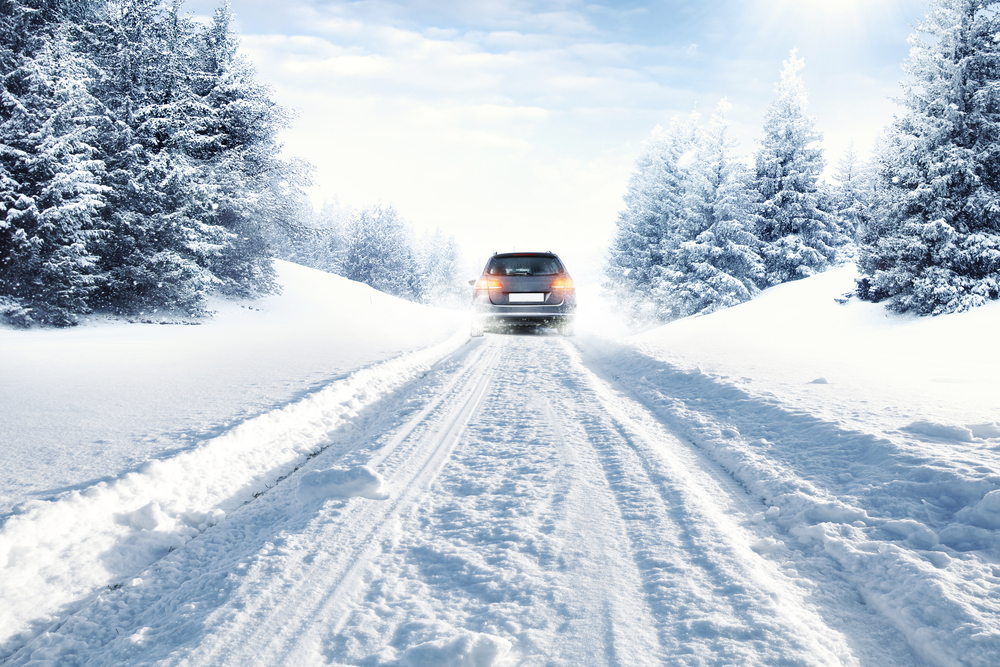 Súlyos közlekedési fennakadásokat okozott a havazás Németországban