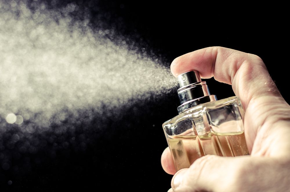Még állati vizeletet is lehet a hamisított parfümökben