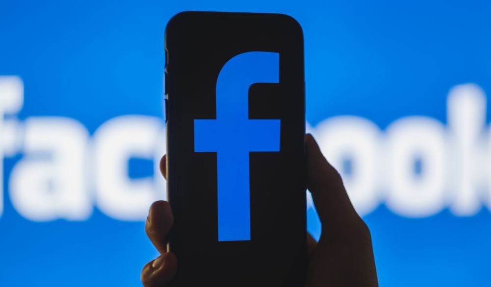 Csaknem 4 milliárd forint reklámadót fizetett be a Facebook