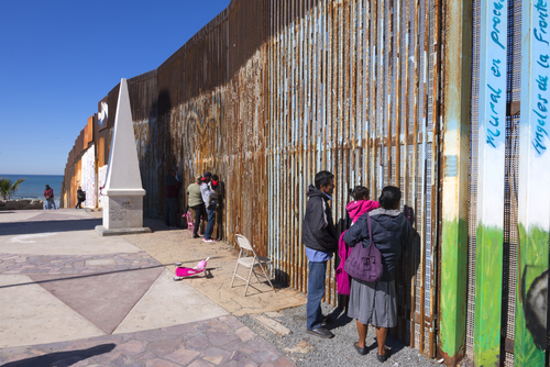 A menedékkérők egyelőre nem léphetnek be Mexikóból az Egyesült Államokba