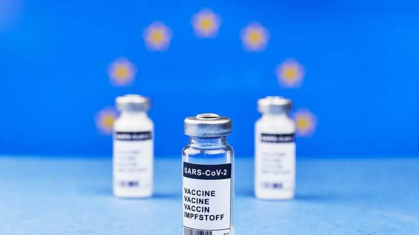 „Az EU a vakcinabeszerzésével maga ássa alá az intézményeibe vetett bizalmat”