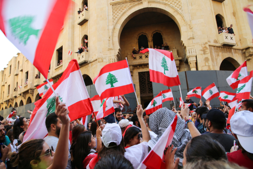 Ismét tüntettek több libanoni városban, az ügyvezető miniszterelnök kormányalakítást sürgetett