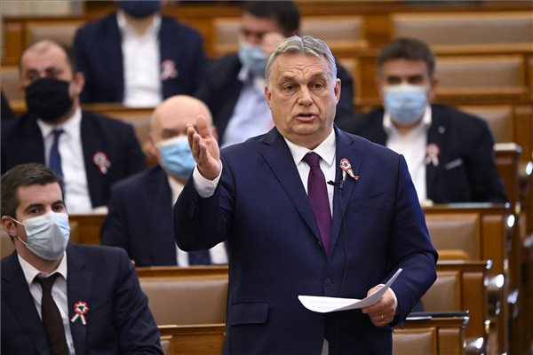 Orbán Viktor: Mindenkit meg akarunk gyógyítani, és mindenkit be fogunk oltani