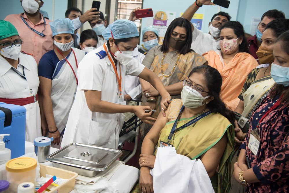 Több mint százezren fertőződtek meg egy nap alatt Indiában