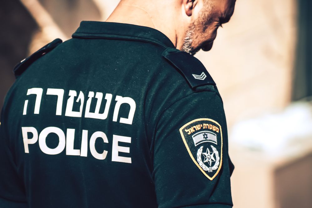 Megvertek a rendőrök egy honatyát Izraelben