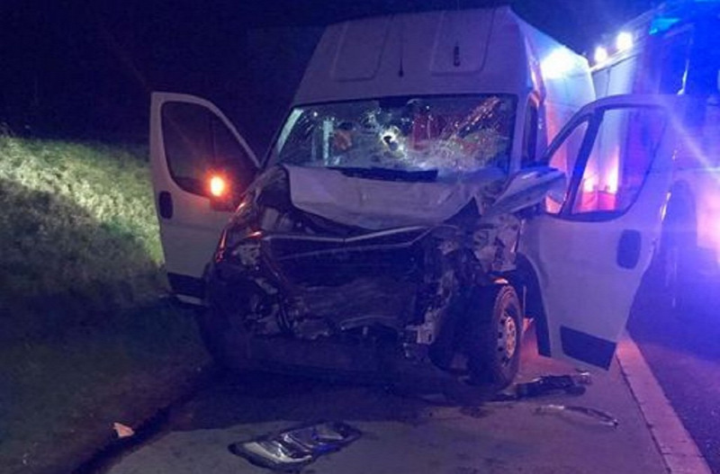 Román furgon és autószállító tréler ütközött az M1-esen - fotók