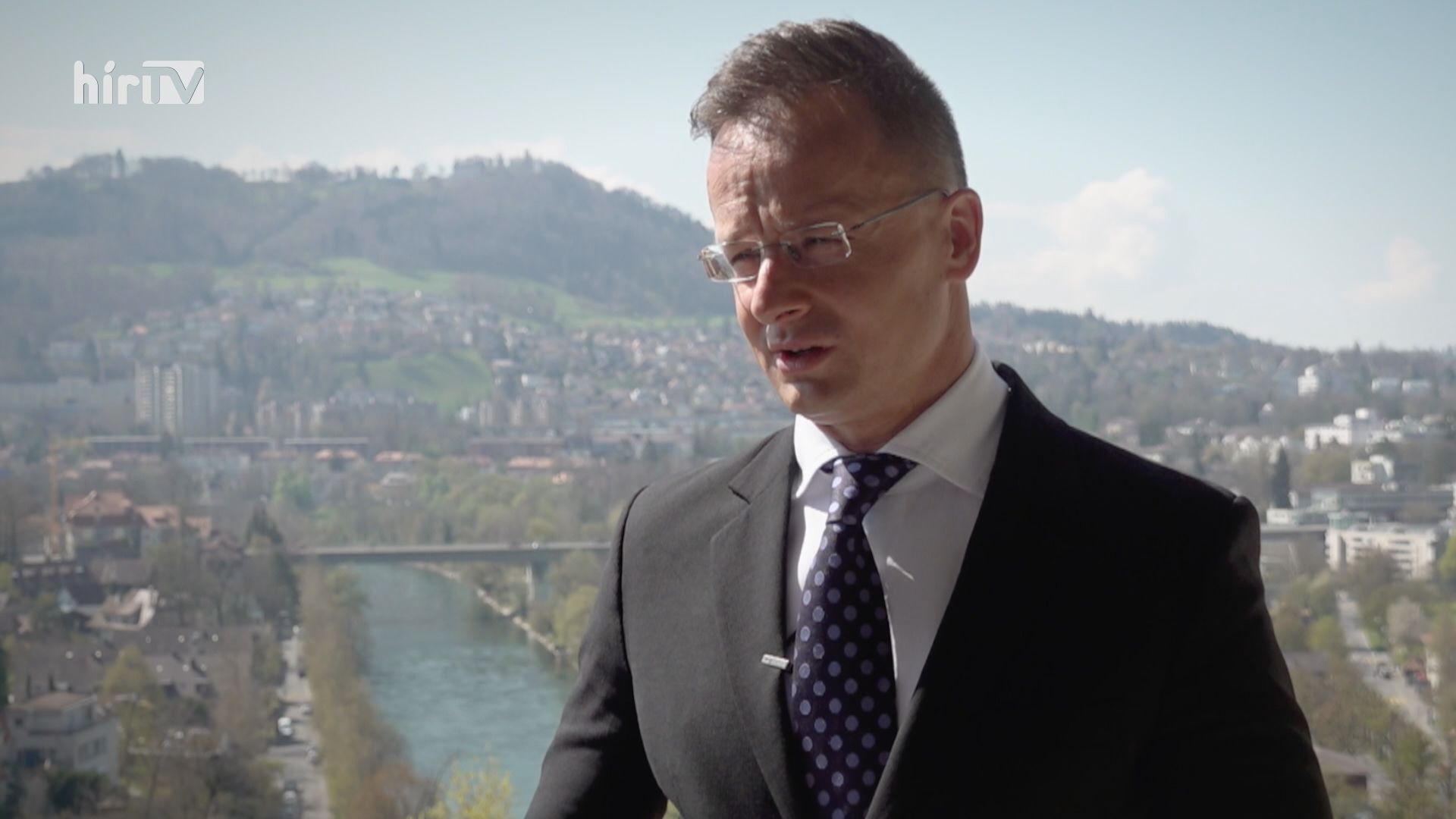 Szijjártó Péter beruházási megállapodásokat kötött Svájcban