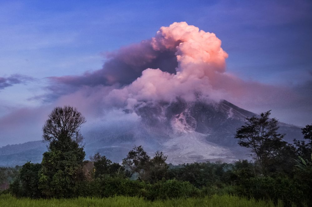 Ismét működésbe lépett a Szinabung vulkán Indonéziában