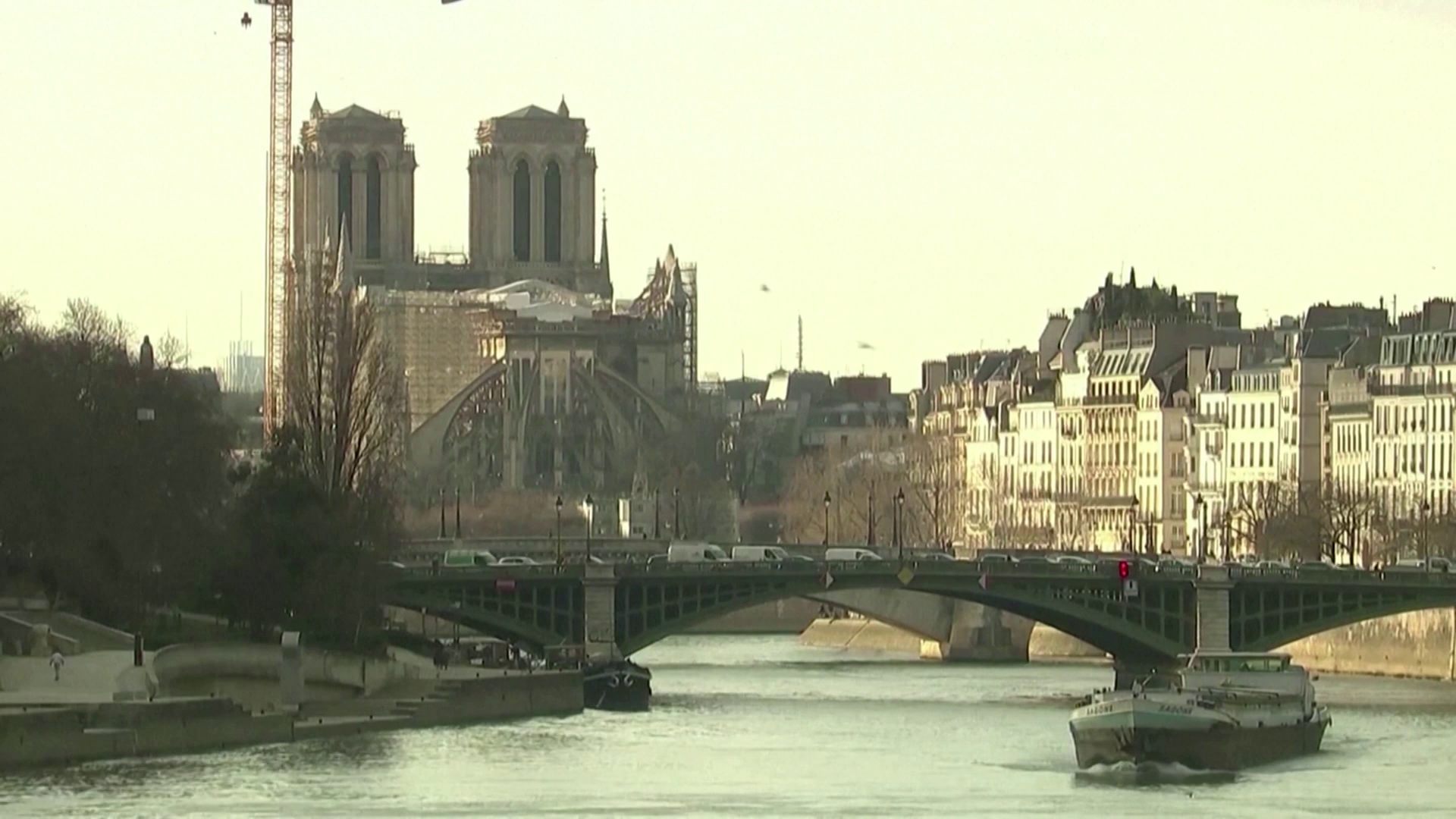 Ólomszennyezés miatt ismét lezárták a Notre-Dame előtti teret