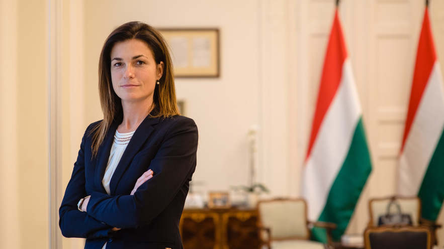 Varga Judit: A kormány ki fog állni a határok védelme mellett