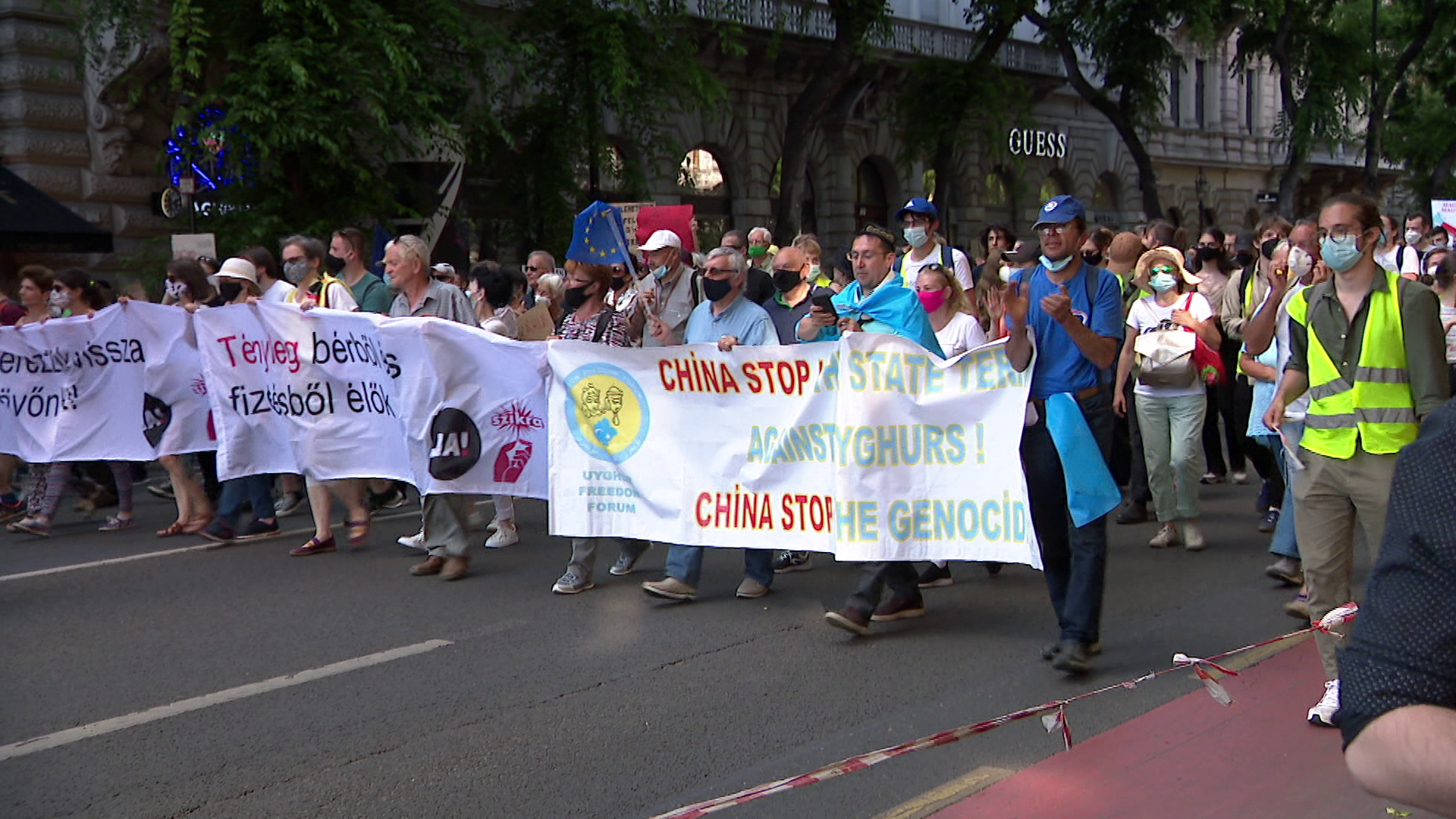 A kínai Fudan egyetem ellen tiltakoztak Budapesten