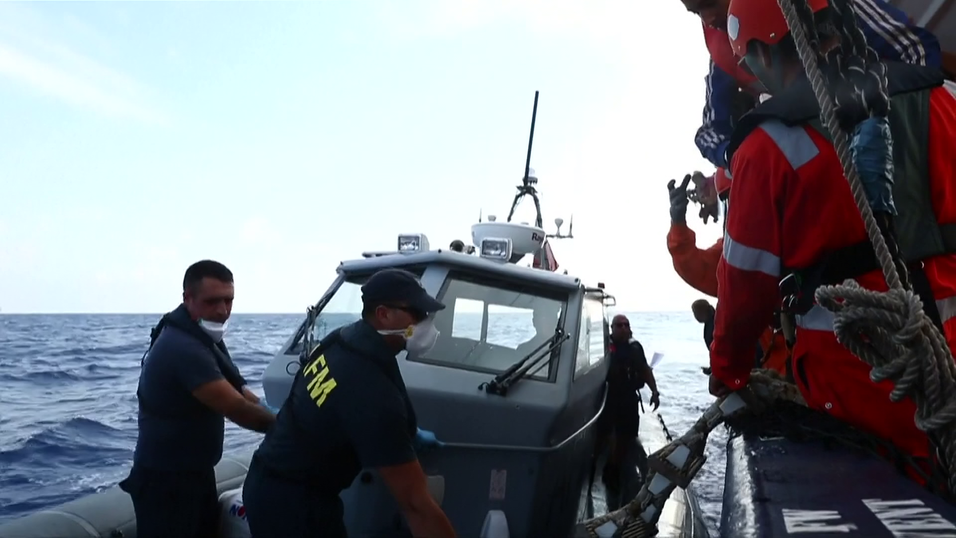 Nem tehette partra a migránsokat egy német civil szervezet hajója