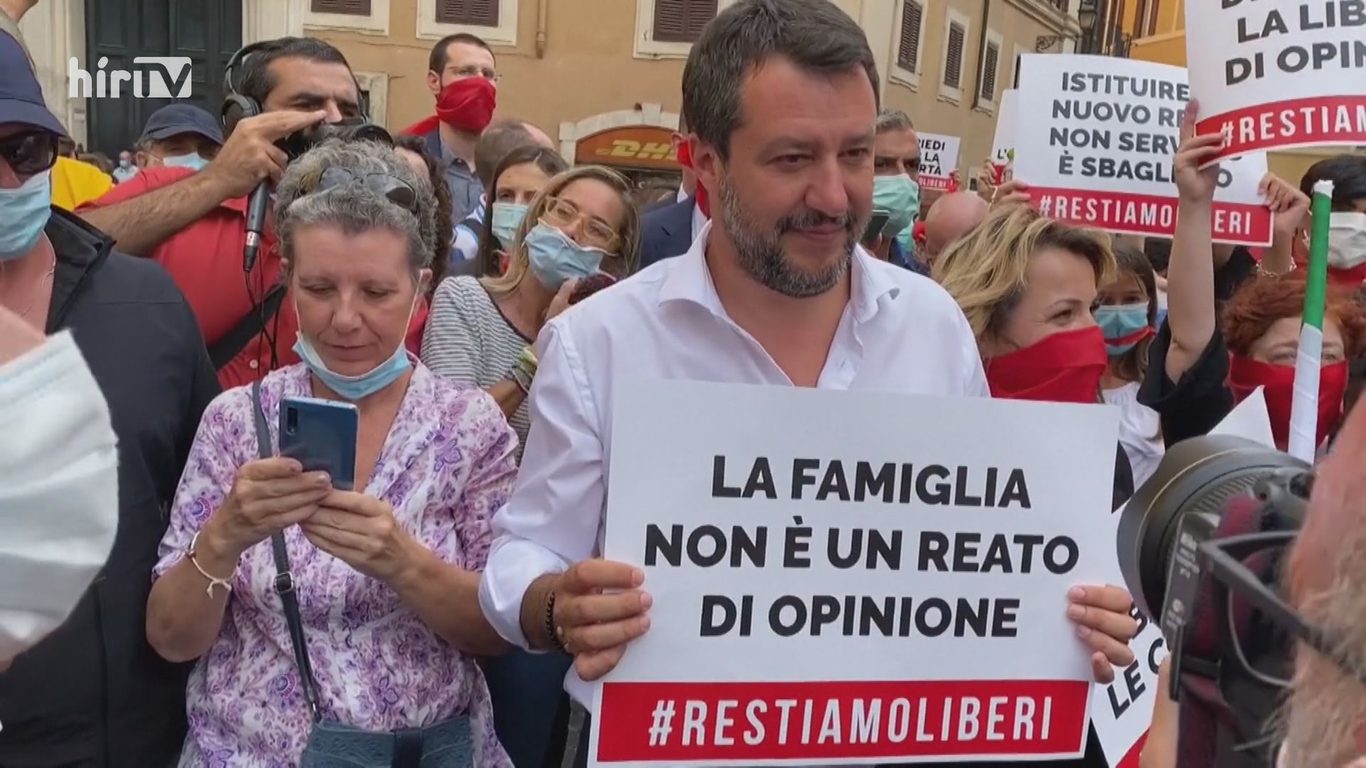 Gratuláltak a pedofilellenes törvényhez az olasz politikusok