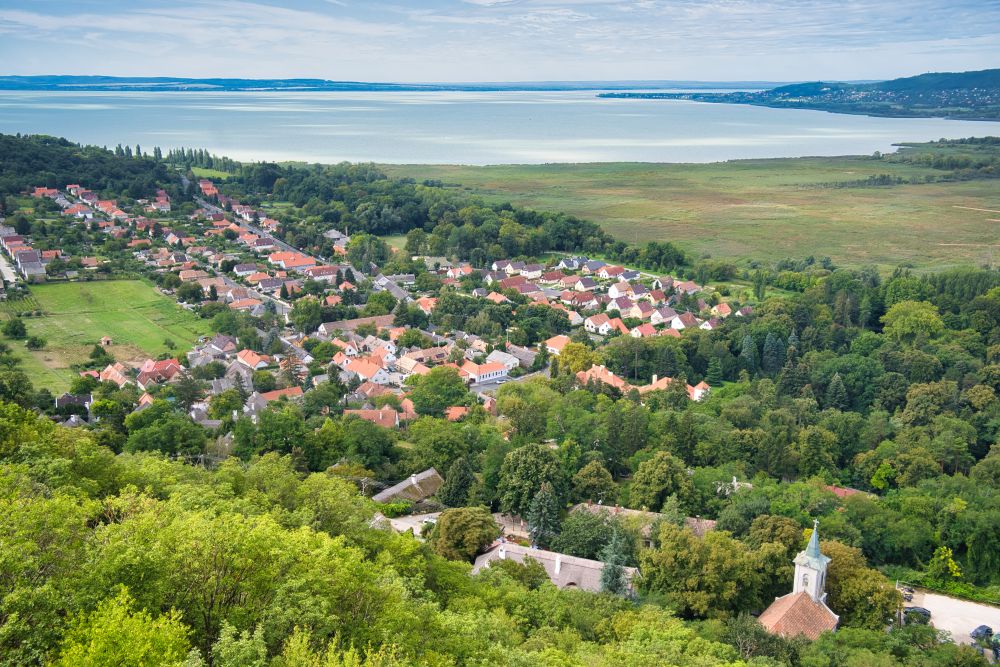 Balatoni ingatlankörkép: mit keresnek most a vevők?