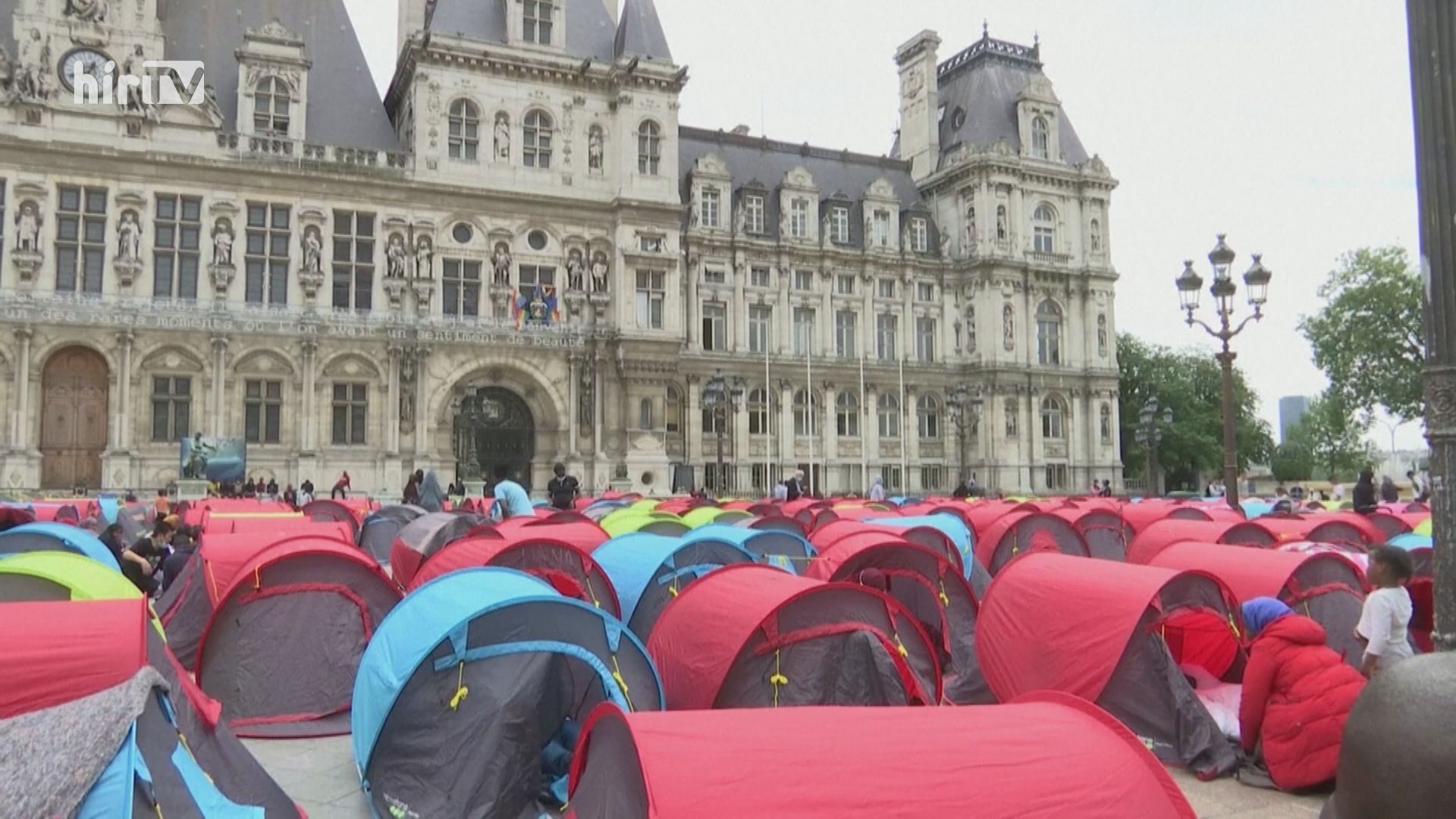 Felszámoltak egy párizsi migránstábort