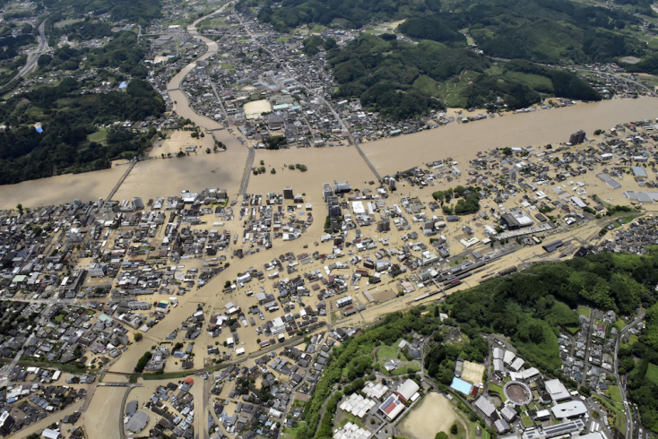 Húsz ember eltűnt Japánban földcsuszamlásban
