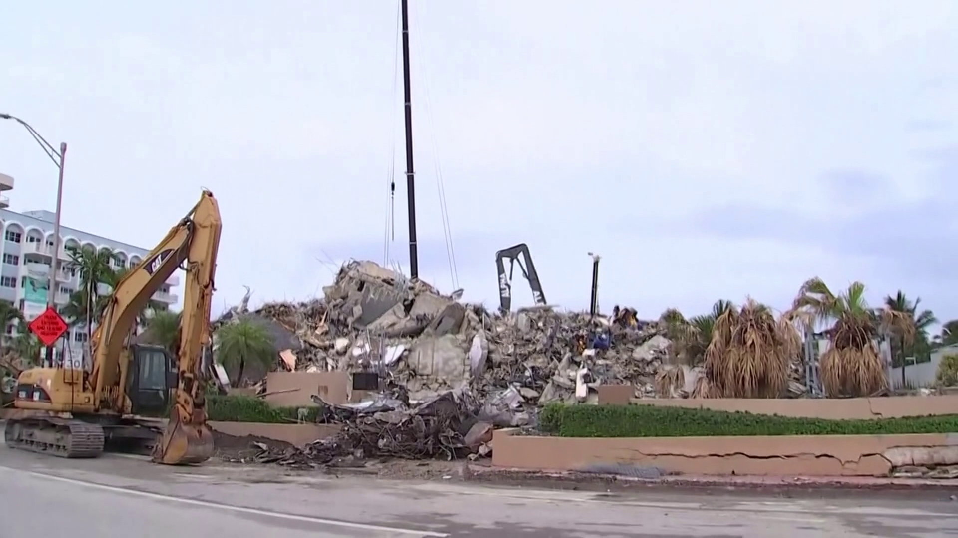 Már nem lehetnek túlélők a miamiban összeomlott toronyház romjai alatt