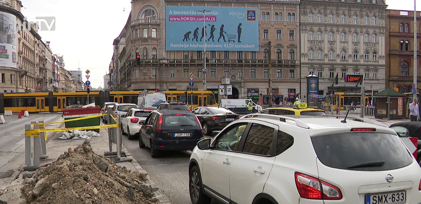 Újból dugók és káosz Budapest belvárosában