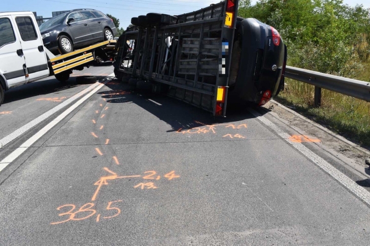 Túlsúlyos jármű okozott közlekedési balesetet az M0 autóúton