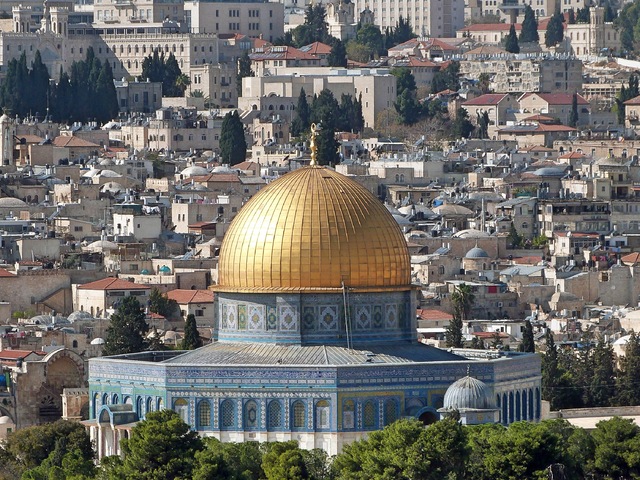 Összecsapások voltak Jeruzsálemben a Templom-hegyen a muzulmán hívők és a rendőrség között