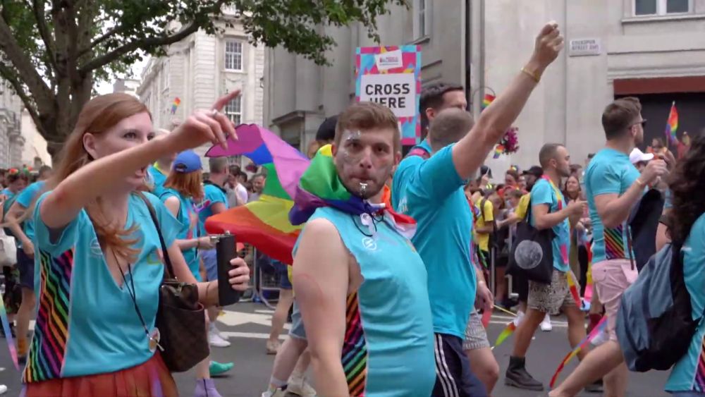 Négyéves óvodást köteleztek a Pride-on való részvételre