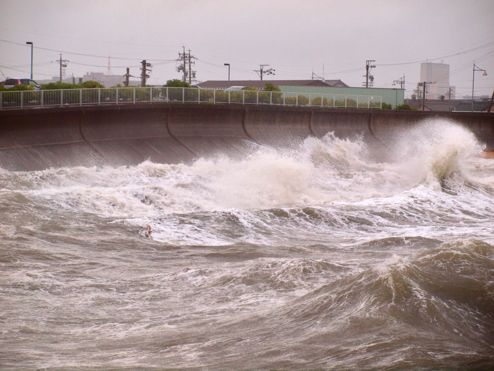 Trópusi vihar zúdult Japán északi részére
