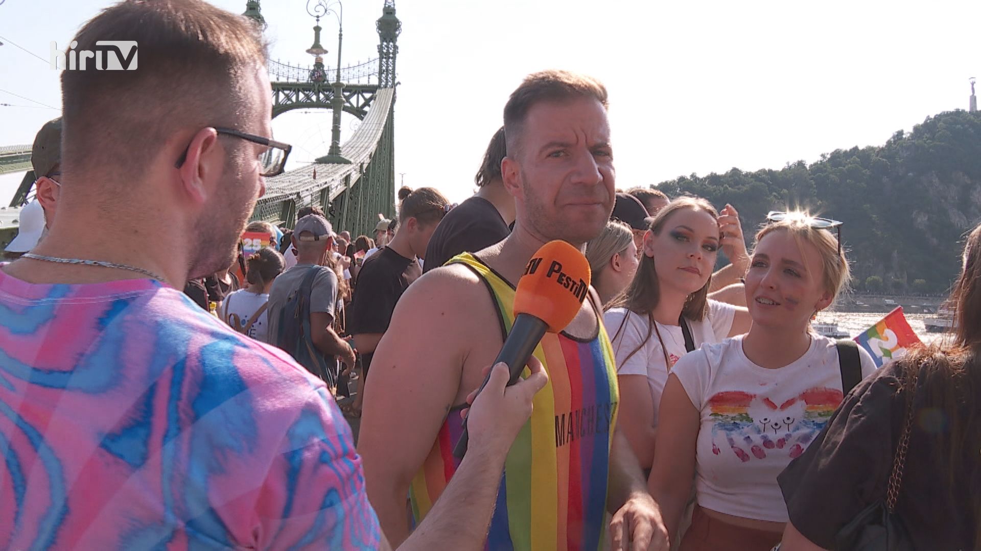 Volt Jobbikos sértegette a Pesti TV stábját a Pride-on