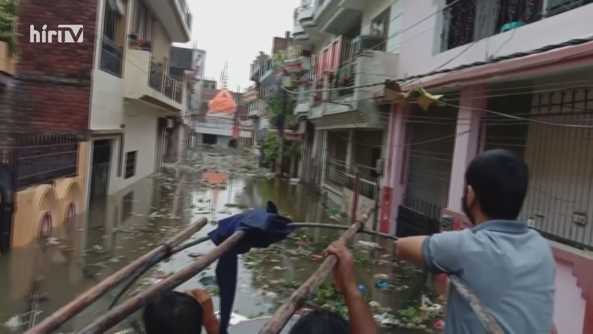 Halálos áradások pusztítanak Ázsia-szerte
