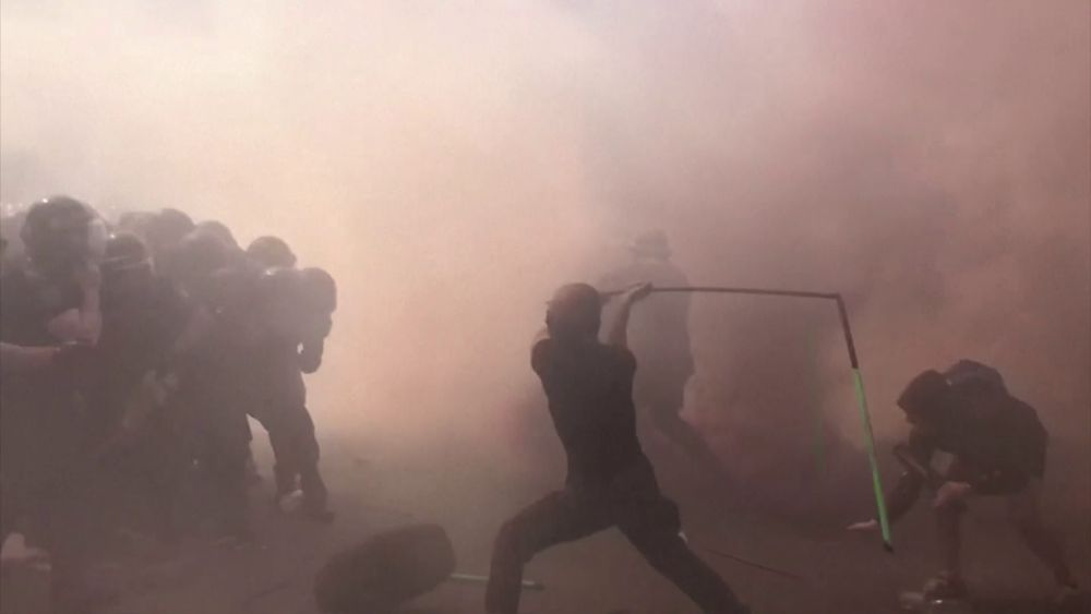 Kegyetlen utcai csata zajlott az ukrán elnöki hivatalnál