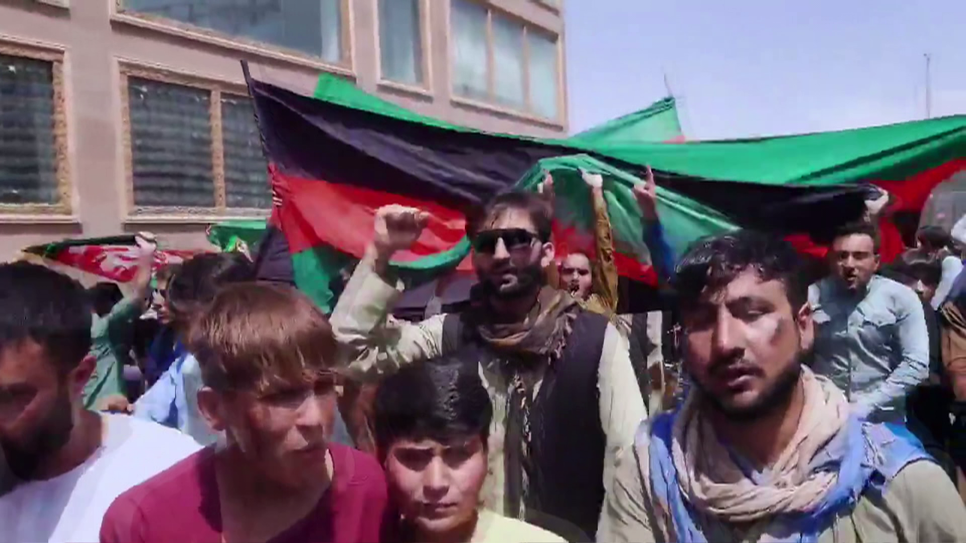 Több afgán városban tüntettek a tálibok ellen